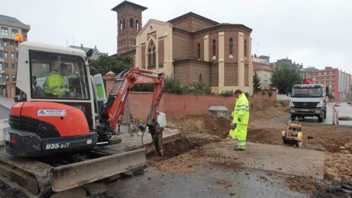 Las obras han cortado un carril en Juan de Austria.