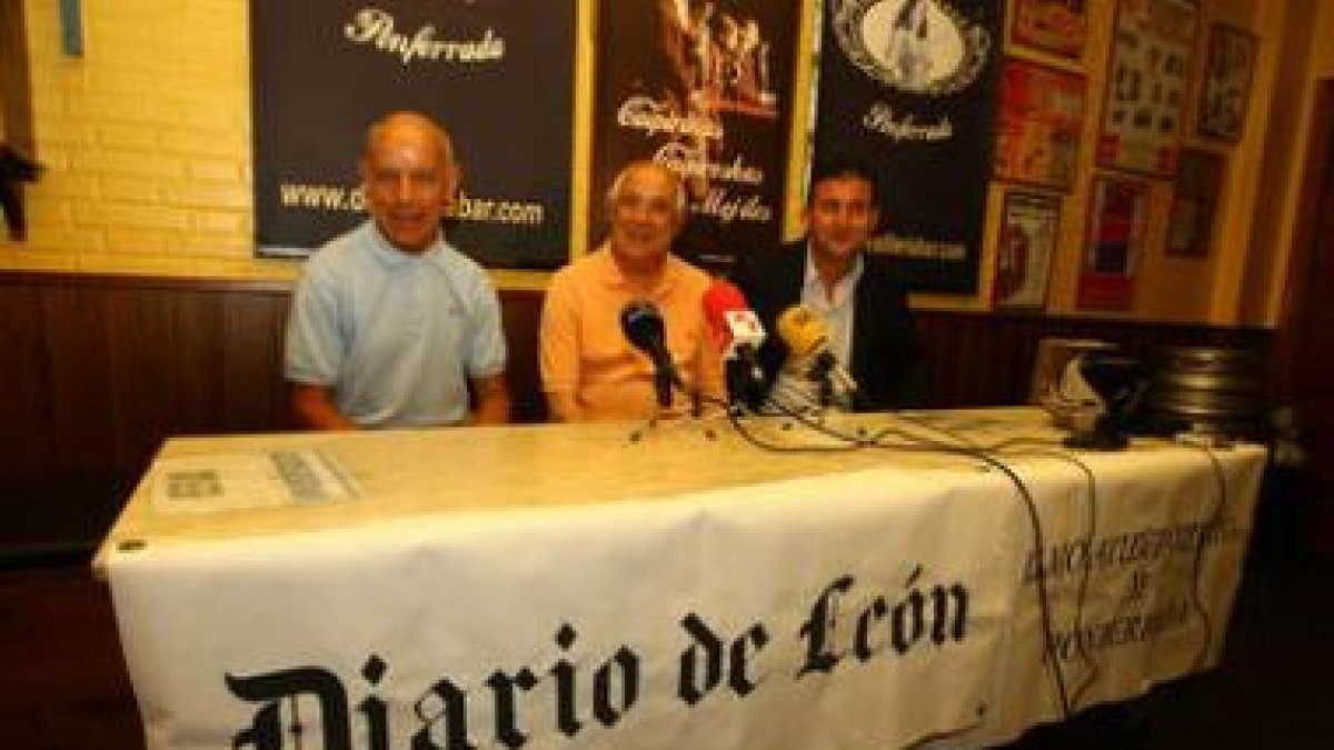Emilio Villanueva, Manolo Macías y Roberto Arias, en el acto de presentación de la Fídeber.