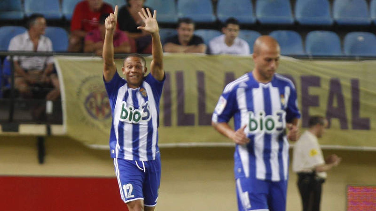 Wellington Silva celebra su gol ante el Villarreal, el que abría las puertas de par en par para la clasificación de la Deportiva.