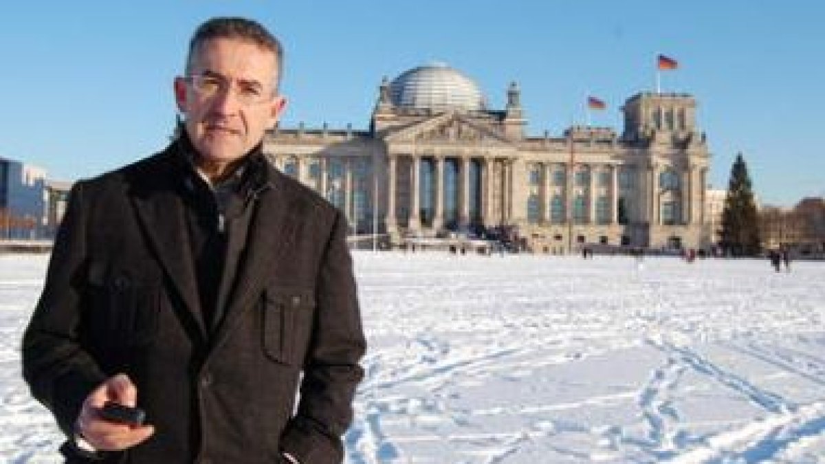 Miguel Ángel García Rodríguez, fotografiado junto al Reichstag, lleva en Alemania desde el año 2007