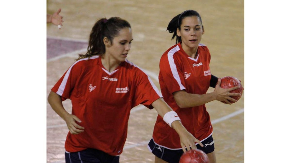 Mireya González y Raquel Caño, durante la sesión que completaron ayer en la capital.