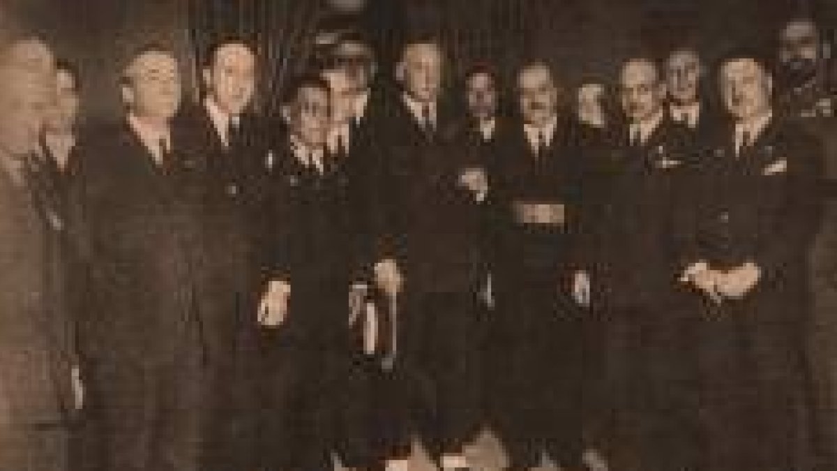 El general Primo de Rivera con los monárquicos de la provincia de León