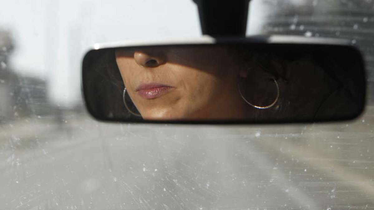 La tasa de mujeres propietarias de vehículos ha descendido en la última década. JESÚS F. SALVADORES