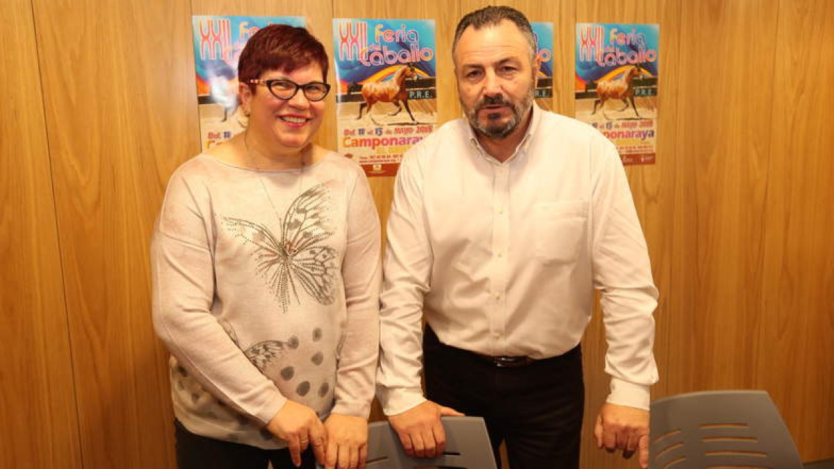 Amparo Valtuille y Eduardo Morán, en la presentación de la Feria del Caballo. L. DE LA MATA