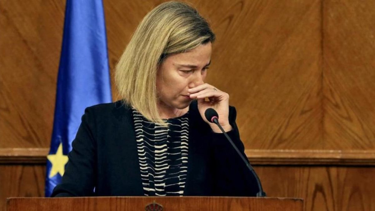 Mogherini reacciona ante las últimas noticias sobre Bruselas, en una rueda de prensa conjunta con el ministro de Exteriores jordano, en Amán, este martes.