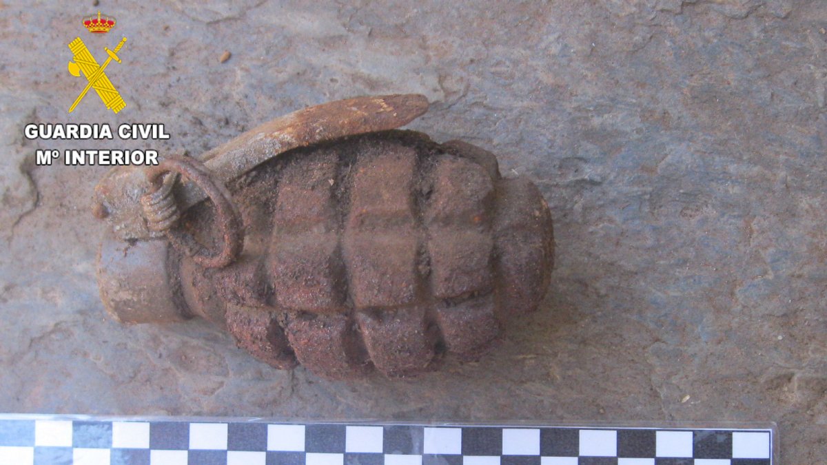 Imagen de la granada encontrada en Congosto. DL
