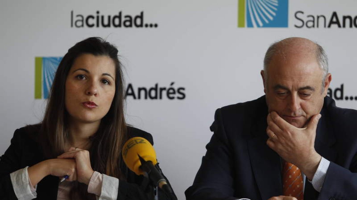 La presidenta de ATA Castilla y León, Soraya Mallo, y el alcalde, Gregorio Chamorro.