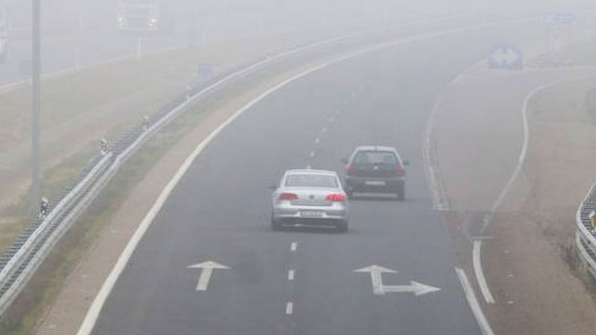 Hay varias carreteras en la provincia de León afectadas por la niebla. MONTESINOS