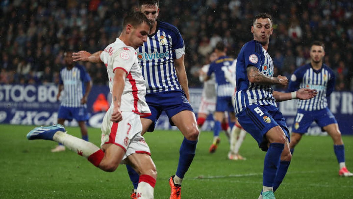 Ponferradina y Cultural disputaron el partido de la primera vuelta en El Toralín. En la segunda será en el Reino de León. L. DE LA MATA