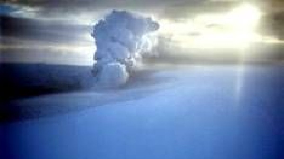 Foto aérea del volcán en erupción en Vatnajokull, en Islandia