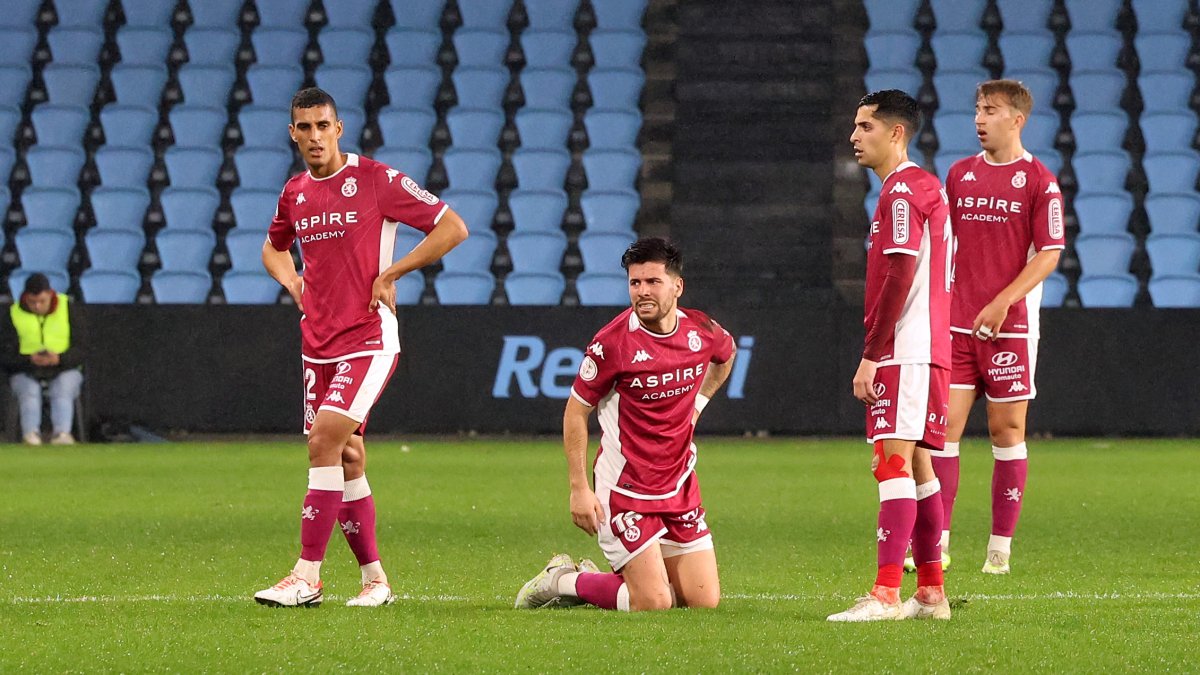 La Cultural cedió el liderato ante el Celta Fortuna en Balaídos. CÉSAR HIDALGO