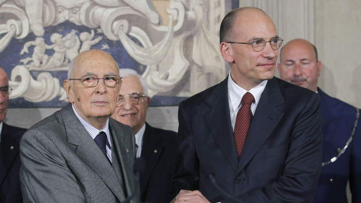 Giorgio Napolitano y Enrico Letta, tras anunciar la lista de ministros del nuevo Ejecutivo.