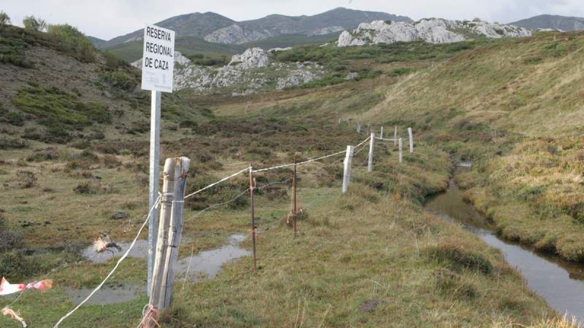 El enfrentamiento por los terrenos llegó al extremo de que por parte asturiana se llegaran a colocar alambradas.