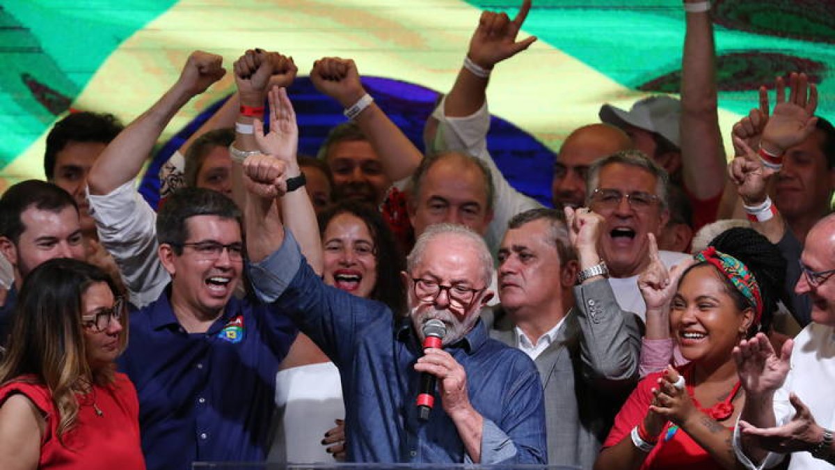 El expresidente brasileño Luiz Inácio Lula da Silva pronuncia un discurso tras su triunfo en la segunda vuelta de las elecciones, en Sao Paulo SEBASTIAO MOREIRA