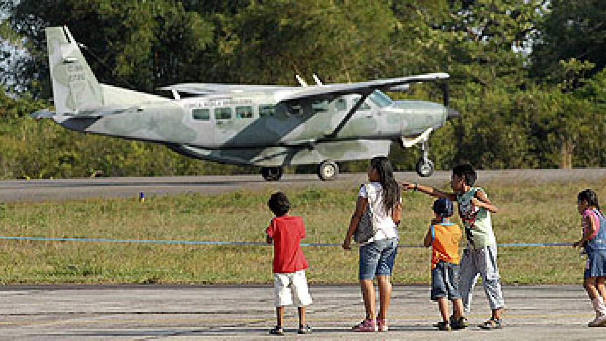 Una avioneta similar a la accidentada aterriza en el aeropuerto de Manaus.