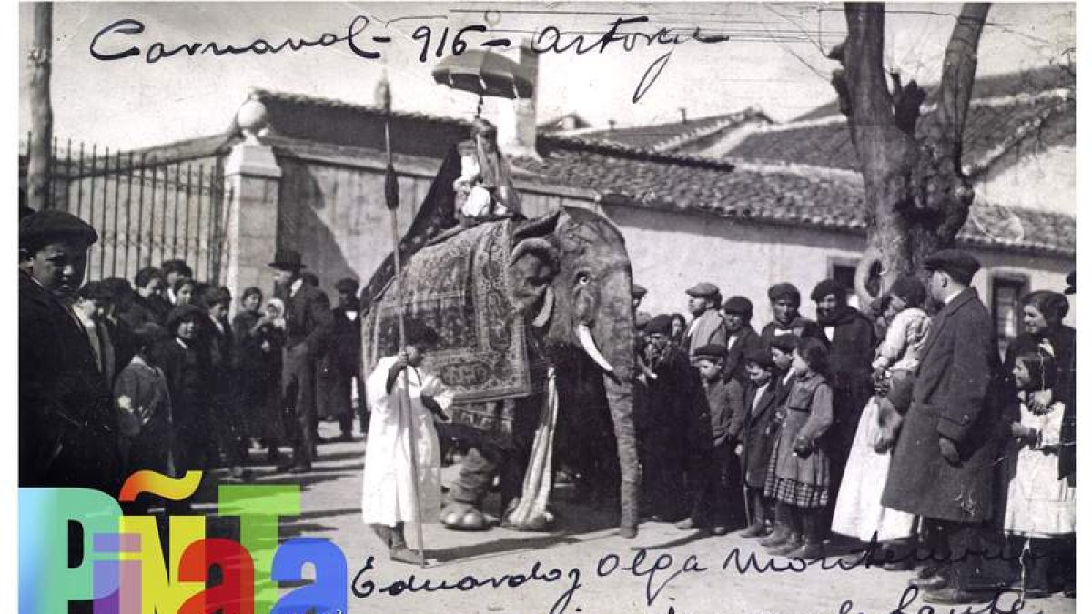 Una fotografía del carnaval de 1916 ilustra el cartel de La Piñata.