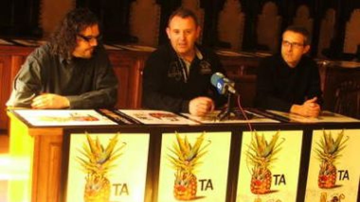 César Núñez, Joaquín Carro y Antonio Morales en la presentación del pregonero y el cartel.
