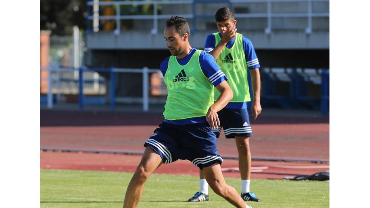 Lolo Pavón no podrá jugar en Almería por sanción.