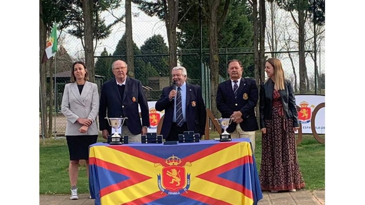 El Nacional sub-18 de selecciones autonómicas bajó ayer el telón en el León Golf con Andalucía como campeona y un gran éxito de participación y organización. LEÓN GOLF