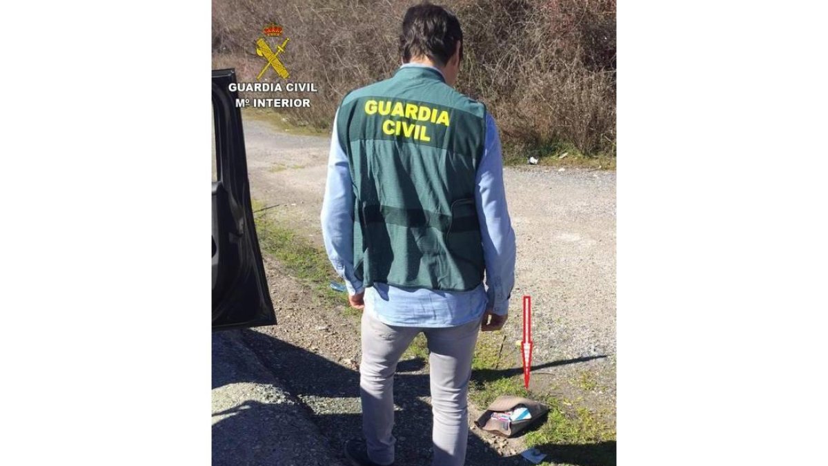 El bolso robado y posteriormente recuperado por la Guardia Civil