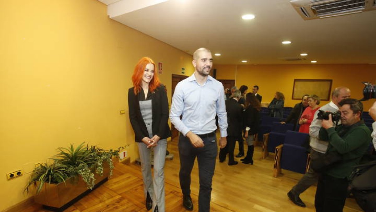 Sara garcía y Pablo Álvarez, en un reciente acto celebrado en León. RAMIRO