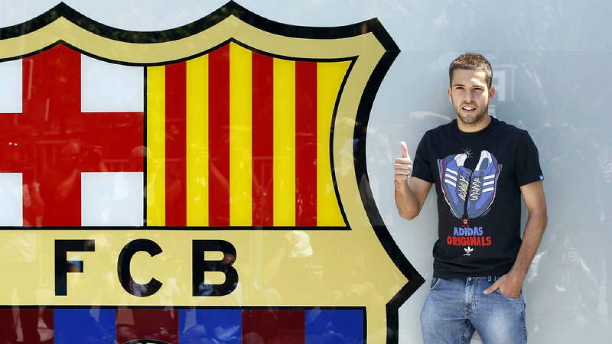 El defensa internacional Jordi Alba es hasta el momento el único fichaje del Barcelona.