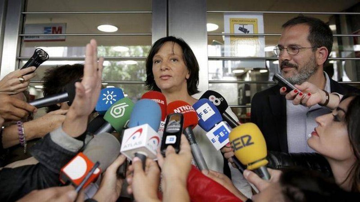 La dirigente de Podemos Carolina Bescansa, este jueves, a su salida del acto de conciliación al que Aznar no ha acudido.