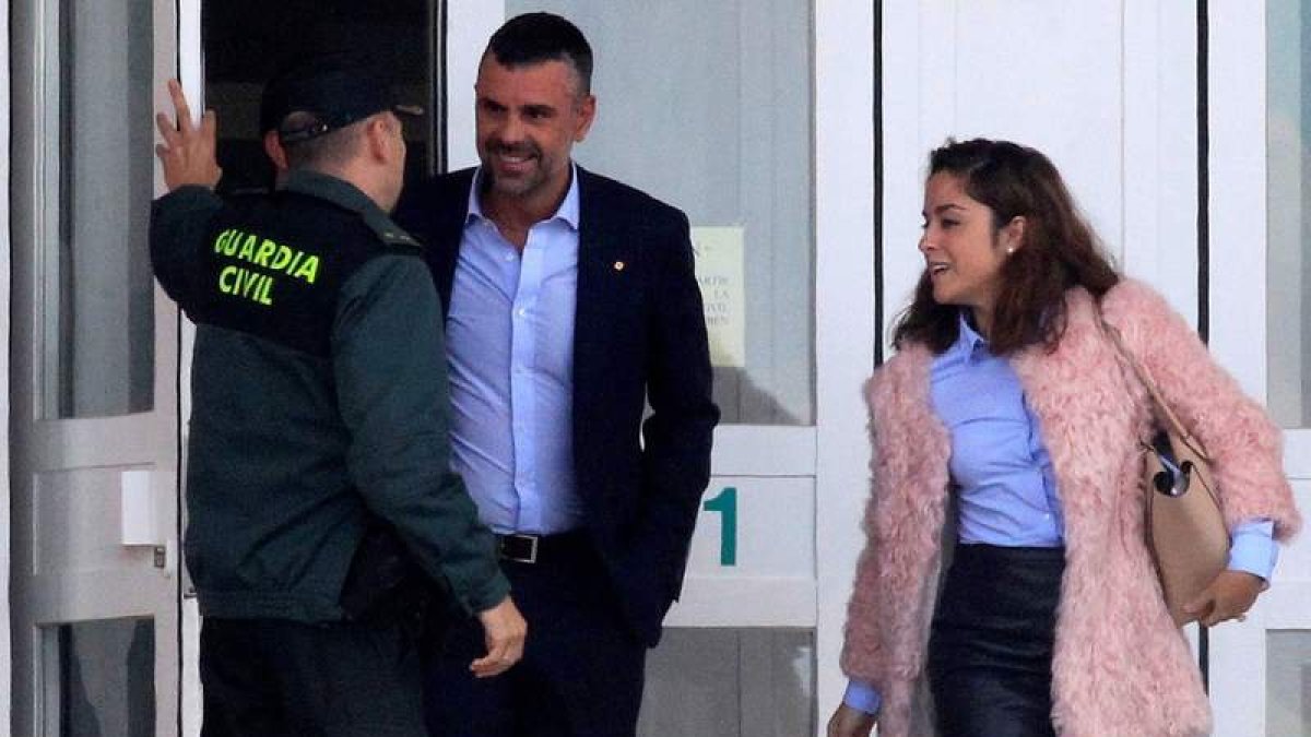 El exconsejero de Empresa Santi Vila abandonó ayer la cárcel madrileña de Estremera. VÍCTOR LERENA