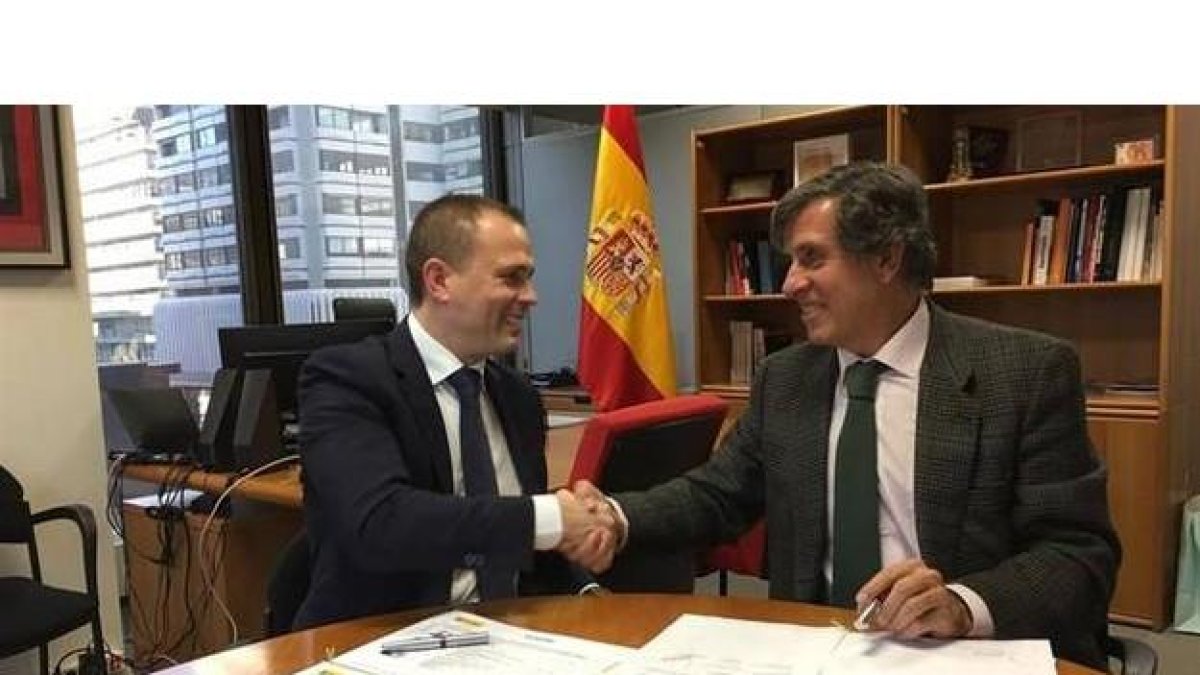 Firma del convenio entre el Incibe y Siemens. DL