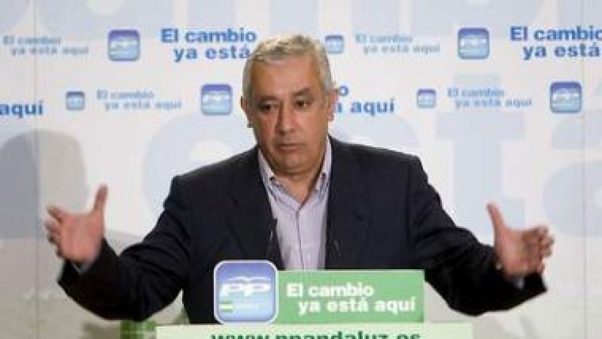 Arenas defendió en un acto en Sevilla que el modelo de financiación traerá «deuda, déficit y m