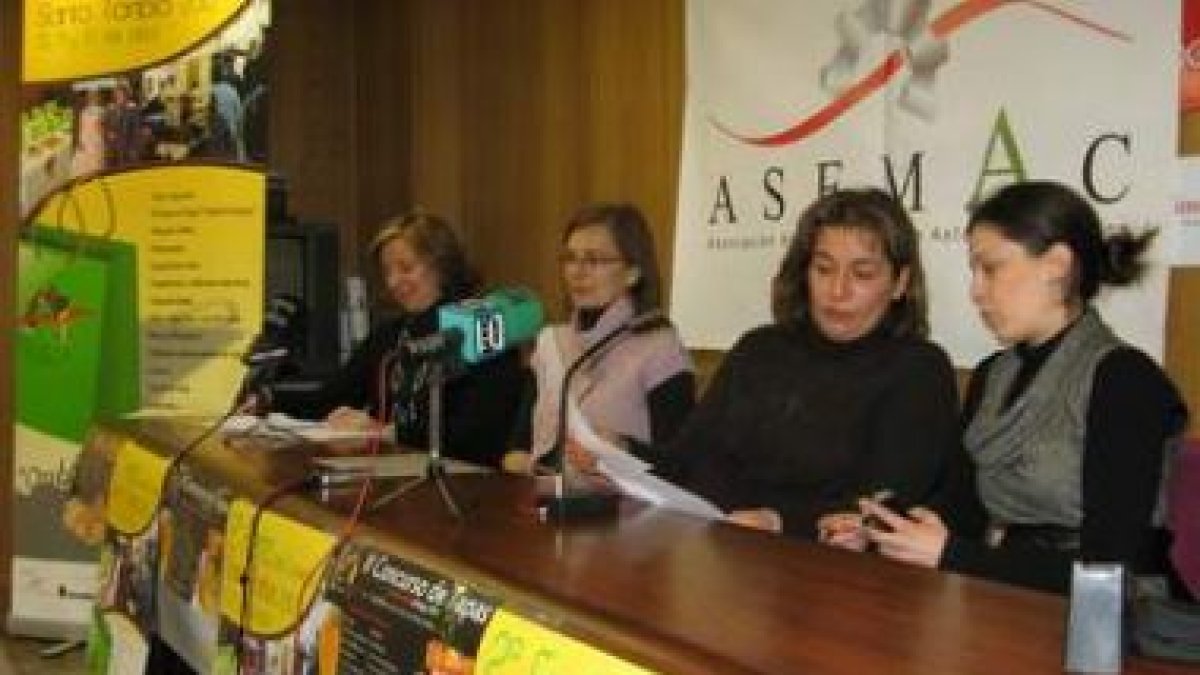 Sagrario González, Mar Castro, Anabel Castro y María Jesús Castrillo presentaron la feria.