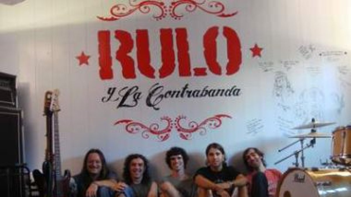 Rulo y la Contrabanda presentan en el patio del colegio su primer disco, «Señales de humo&raqu