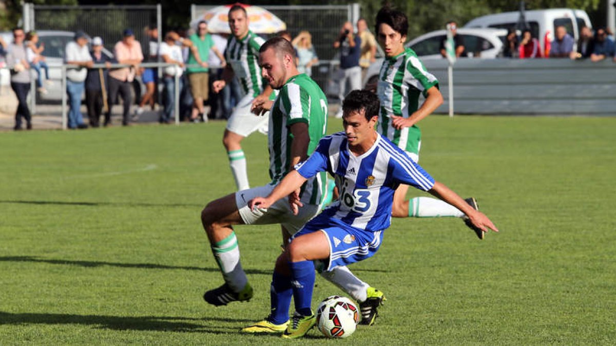 Ozkoidi, con la camiseta de la Deportiva en un partido de pretemporada ante el CD Dehesas (0-6). BARREDO