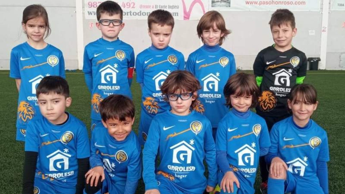 Equipo del Olímpico de León de categoría prebenjamín. DL