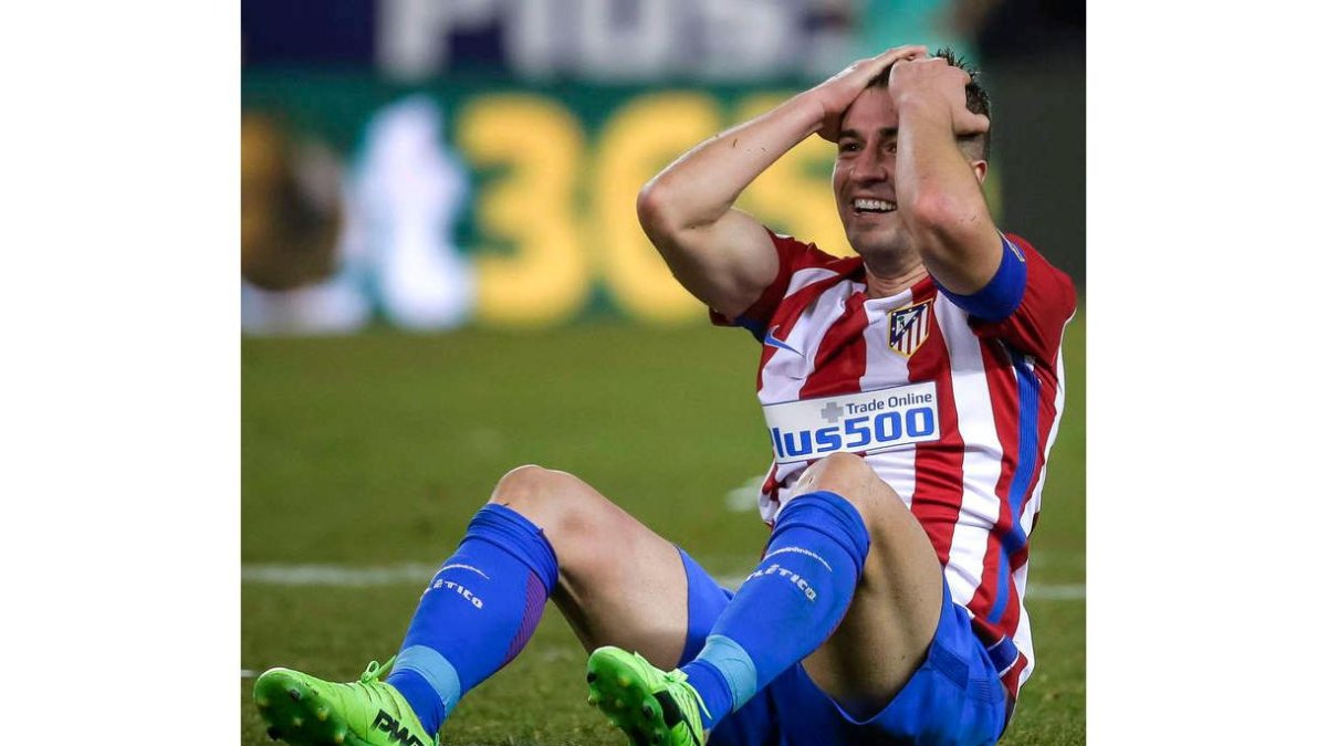 Gabi Fernández, en el partido entre el Atlético y el Barcelona. E. NARANJO