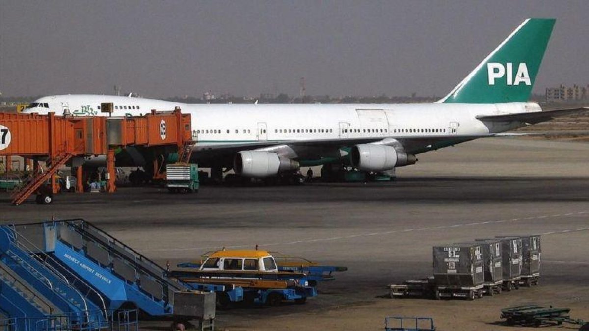 Un Boeing PK-274 de la PIA, a punto de volar a Bombay desde Karachi, en el 2014.