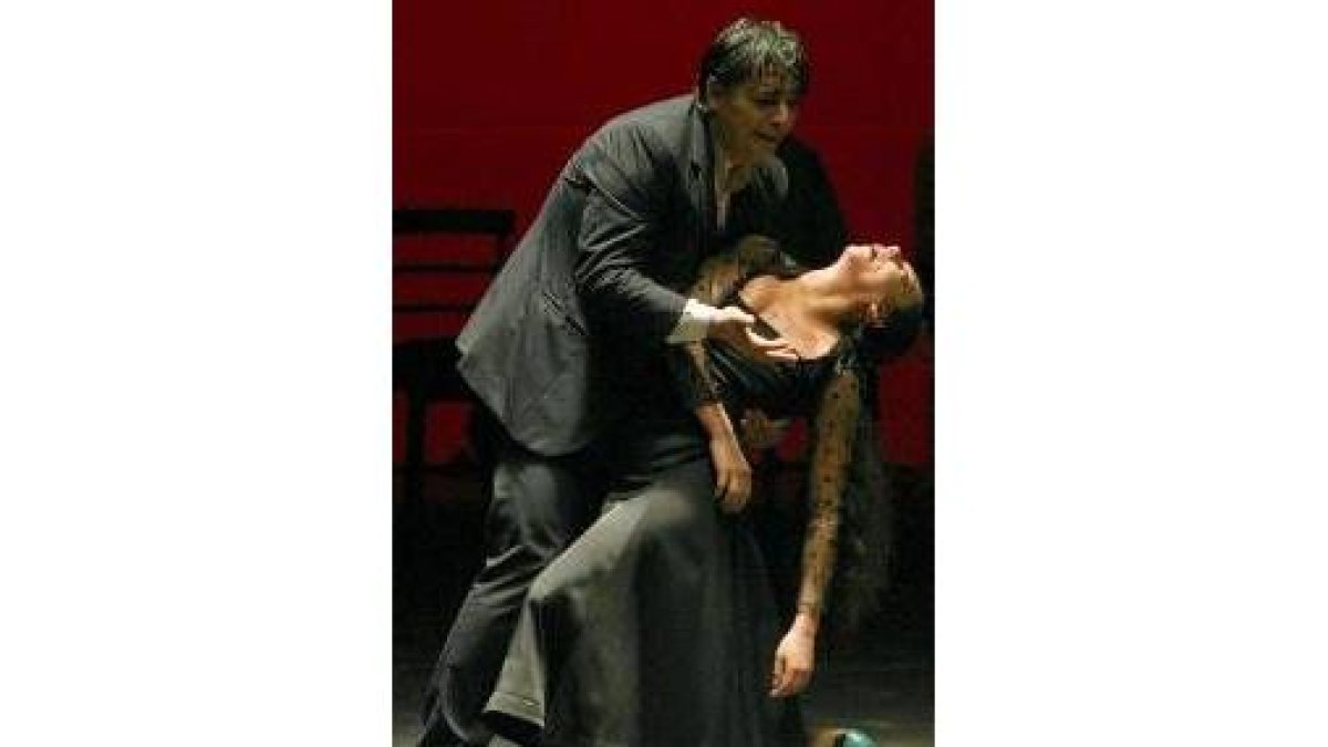 Los bailarines Antonio Canales y Lola Greco
