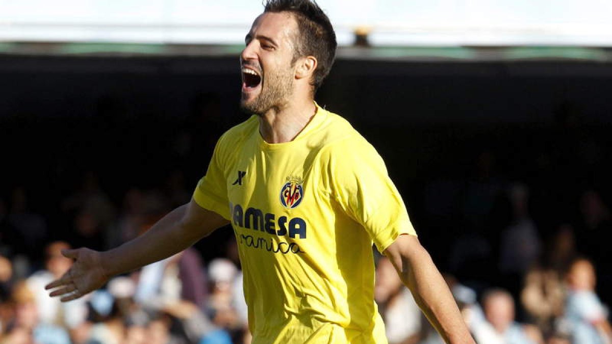 Mario Gaspar celebra el tercer gol del Villarreal ante el Celta de Vigo.
