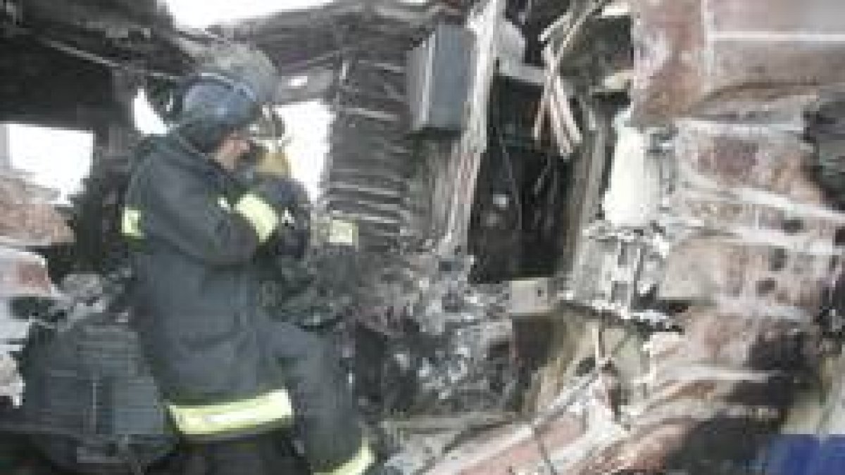 Estado en el que quedó el vagón más afectado en el accidente de Torneros, en marzo del 2005