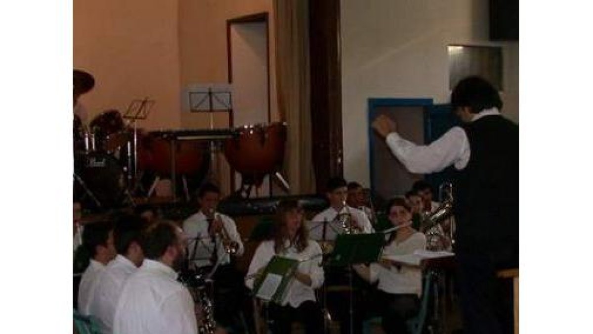 La banda Sones del Órbigo en el concierto de la pasada semana cultural