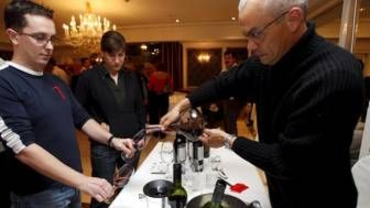 Uno de los bodegueros bercianos participantes en la presentación