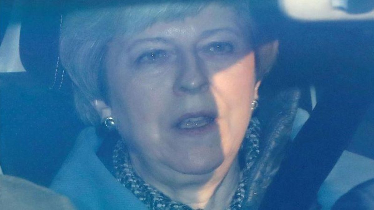 Theresa May se dirige a la Cámara de los Comunes a bordo de su coche oficial, el 1 de abril del 2019.