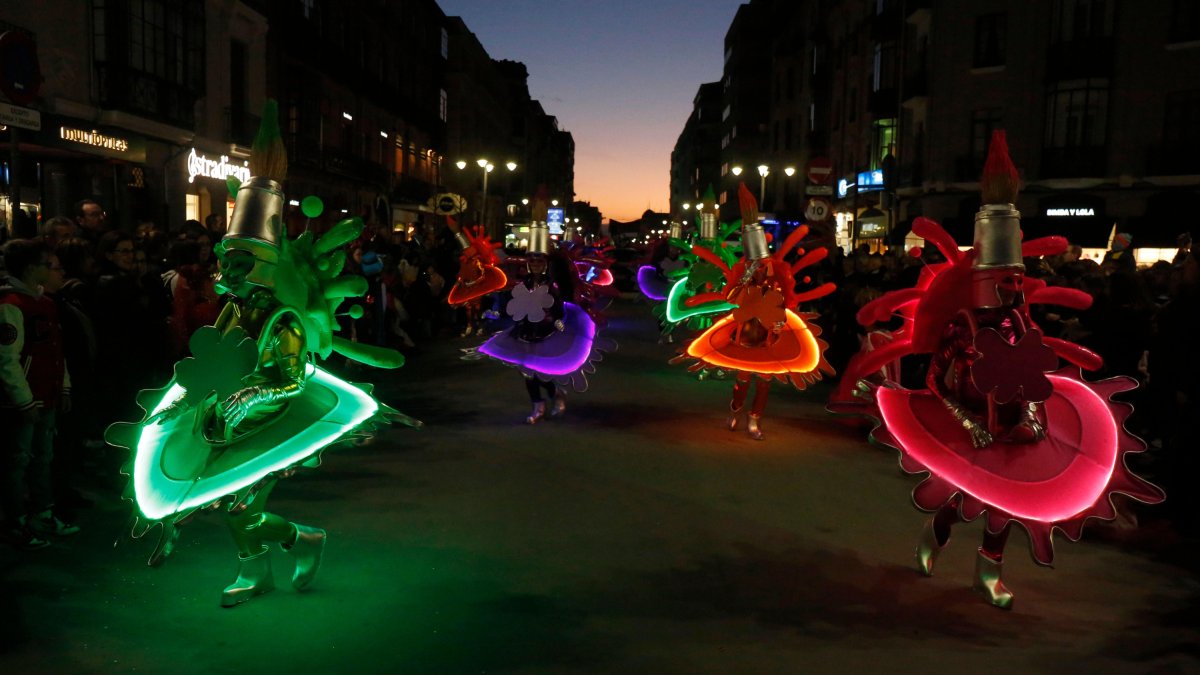 Desfile de carnaval en León, en 2023. FERNANDO OTERO