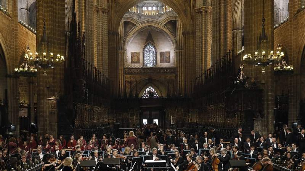 La catedral de Barcelona acogió la misa por la cantante. A. DALMAU