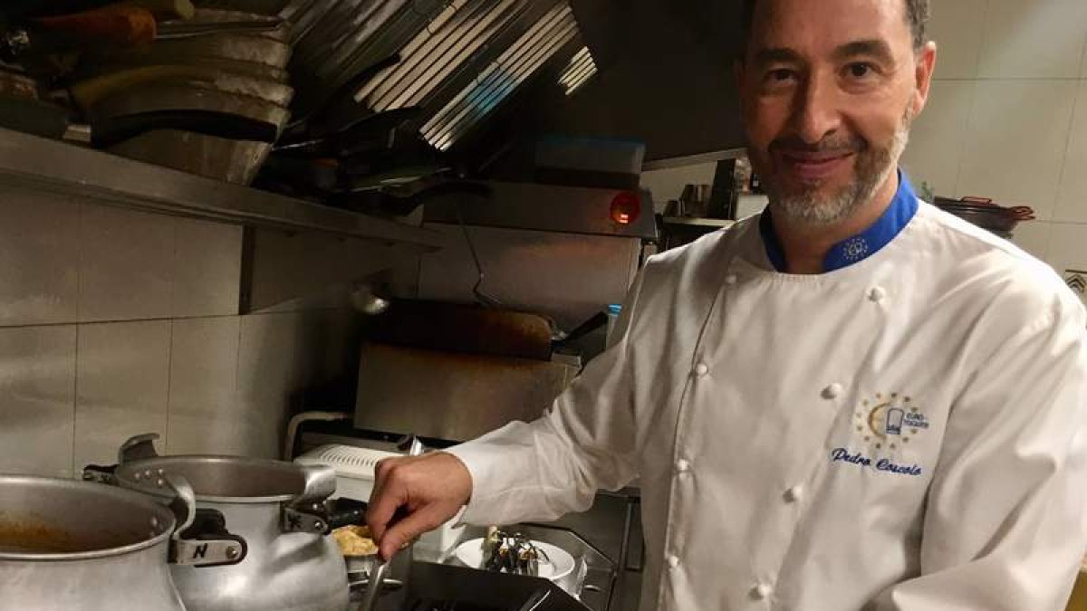 Pedro Castillo, cocinero que estará hoy en el colegio público Blanco de Cela. DL