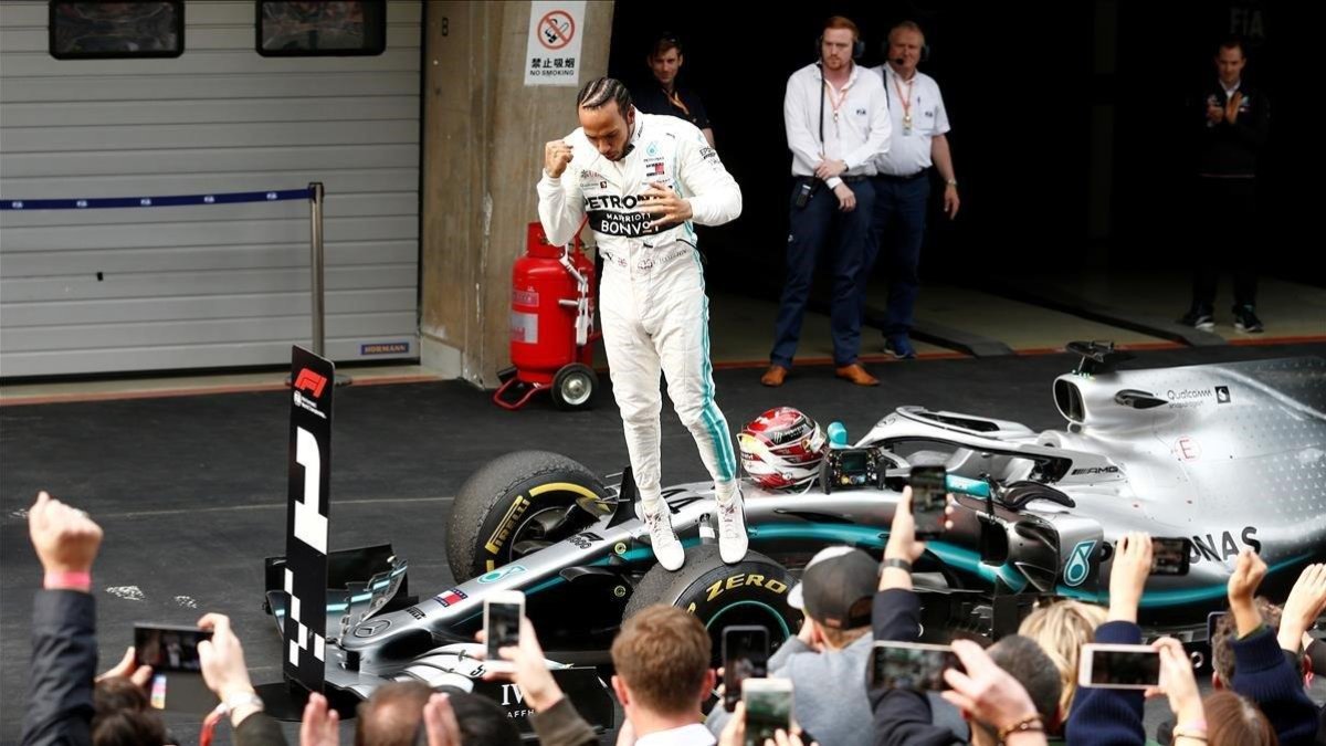 Lewis Hamilton (Mercedes) celebra su victoria en el GP de China de Fórmula 1