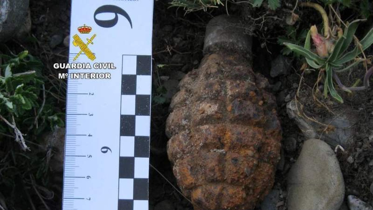 Imagen de la granada de mano hallada en Valdelugueros.