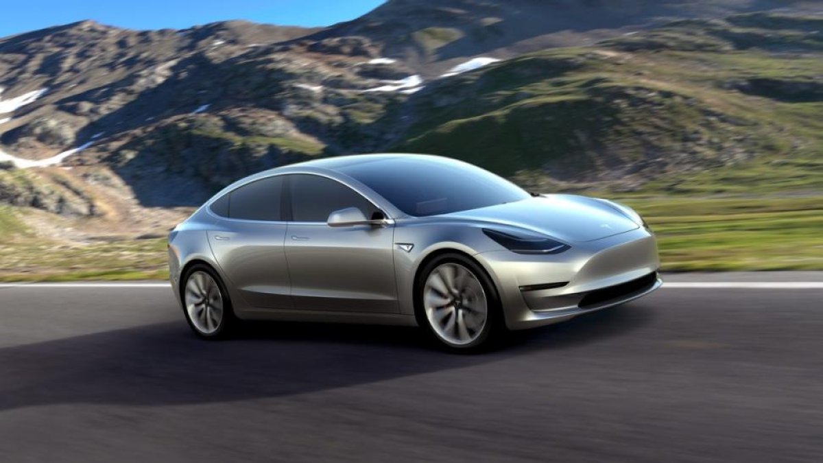 El Model 3 de Tesla, el coche eléctrico que aspira a ser el primero de consumo de masas del mundo.