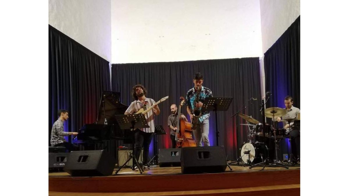 Los integrantes de Kukundé Quintet, que hoy tocan en León. DL