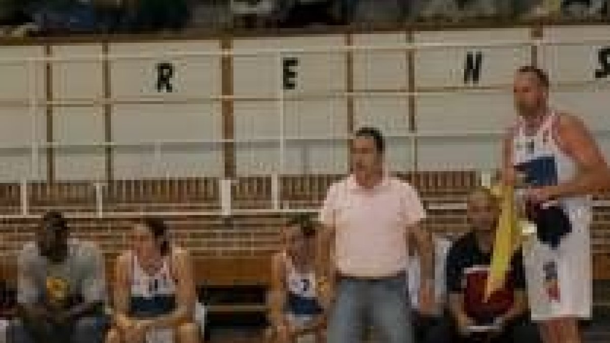 Aranzana, en la imagen en el debut en Astorga, se ha mostrado disgustado por el juego de su equipo